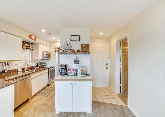 Branson Condo With Balcony, Near Silver Dollar City!
