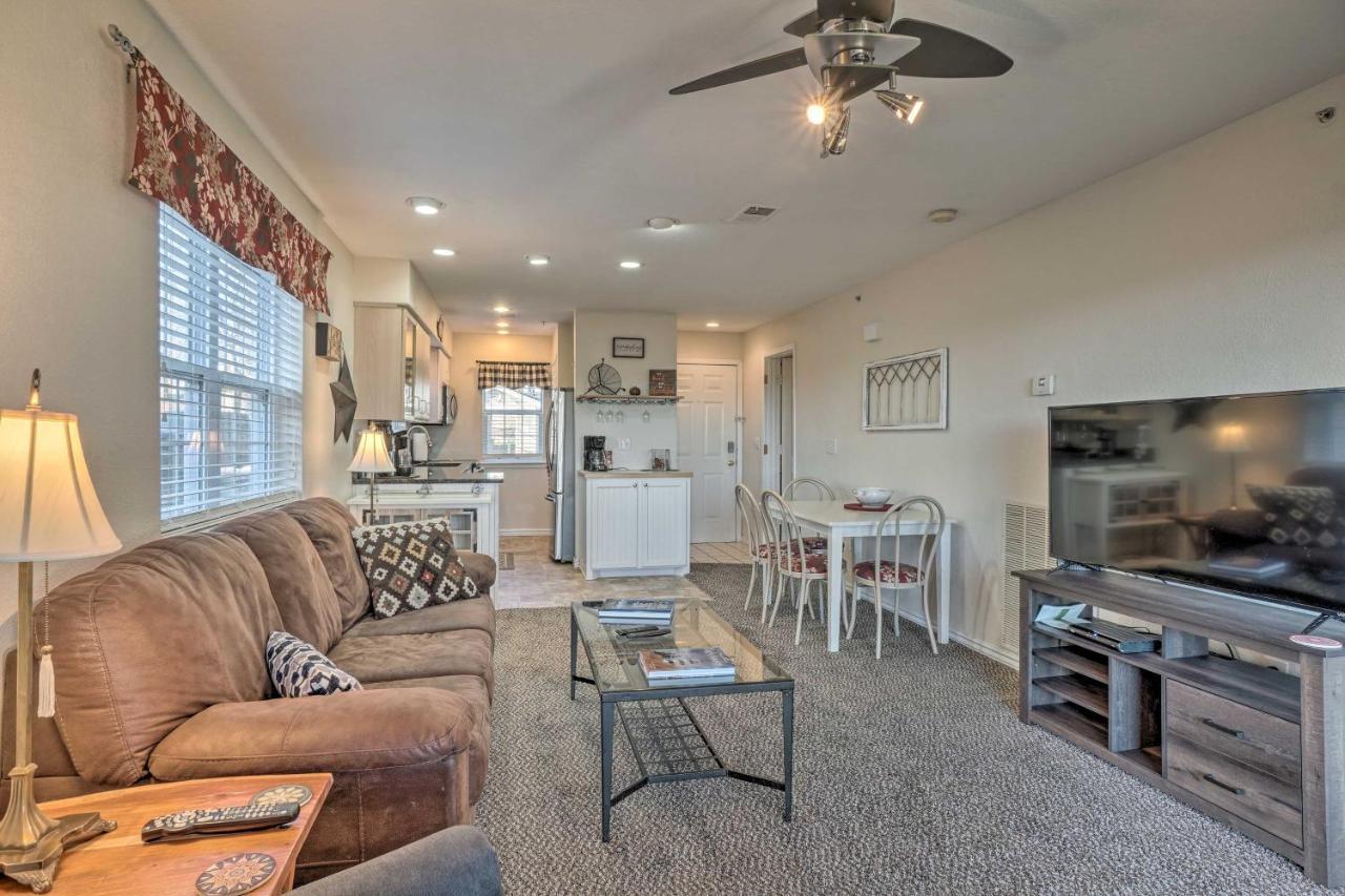 Apartamento With Balcony, Near Silver Dollar City!