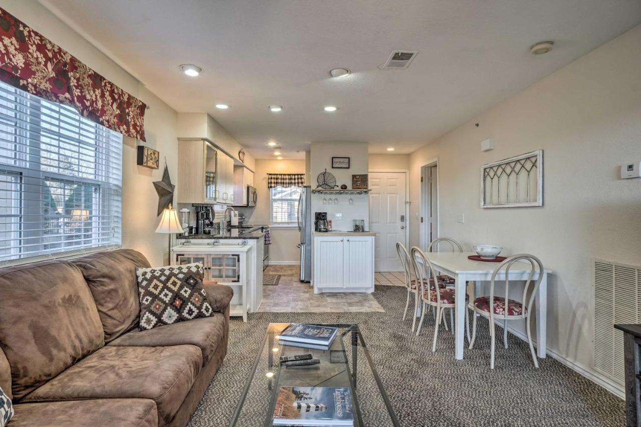 With Balcony, Near Silver Dollar City!