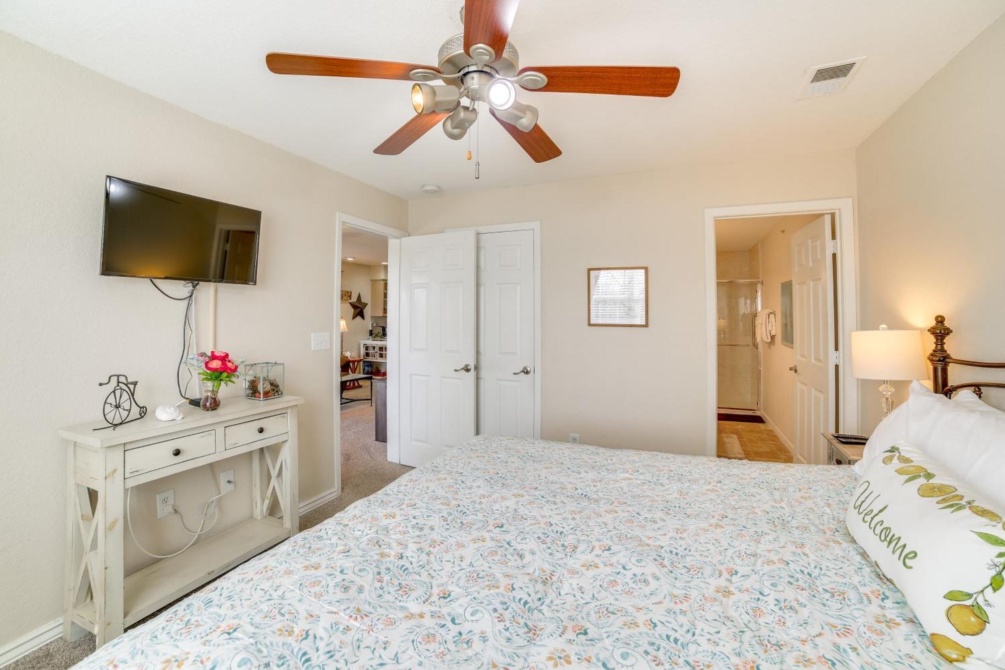 With Balcony, Near Silver Dollar City! Apartamento
