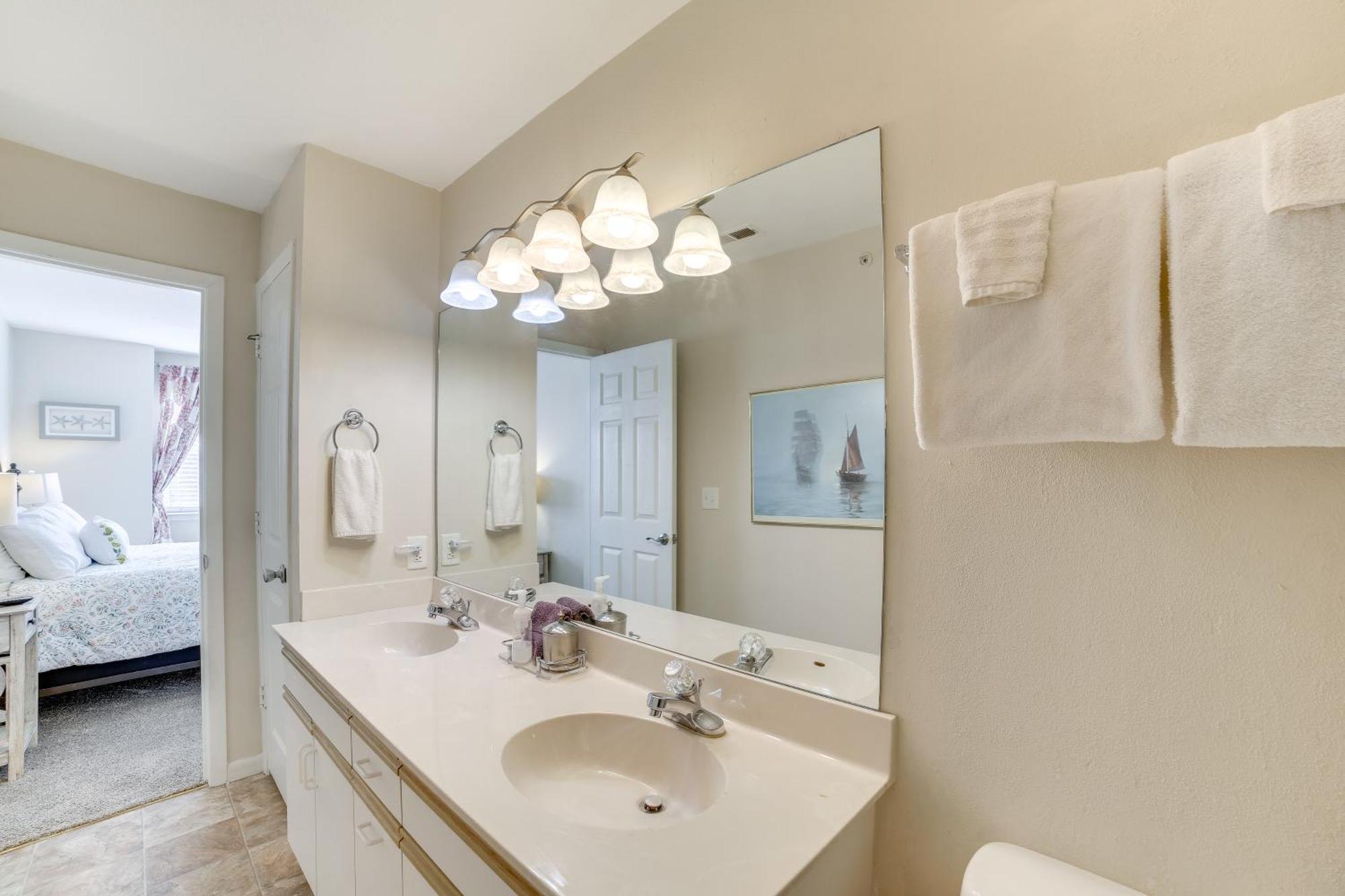 Apartamento With Balcony, Near Silver Dollar City!